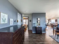 Oceanfront Home, Lighthouse, Beach Access, Spectacular Sunsets, Newly Remodeled Hotels in Coos Bay