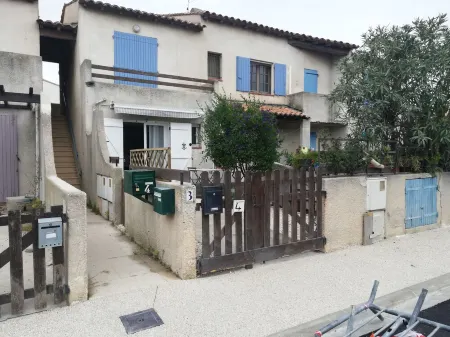 Lovely new apartment 10 minutes walk from the beach!