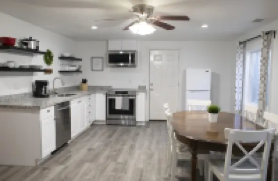 Modern 3-bedroom Guest Suite by Silicon Slopes
