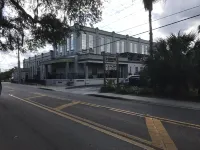 F4, Downtown, POOL, 2 king beds, 2 full bathrooms, free onsite parking!