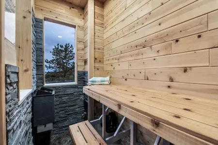 Modern Mountain Retreat with Sauna and Spectacular views.