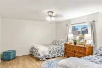 Hot Tub and Spacious Backyard Close to Lake!