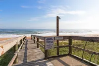 Scenic ocean front condo - panoramic views, walk out to beach!