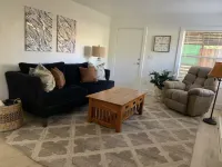 Quaint 2 Bedroom Flat Downtown