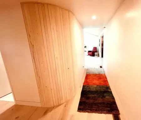 Beautiful, comfortable modern home, 1.5 blocks from the BEACH & Center Ave