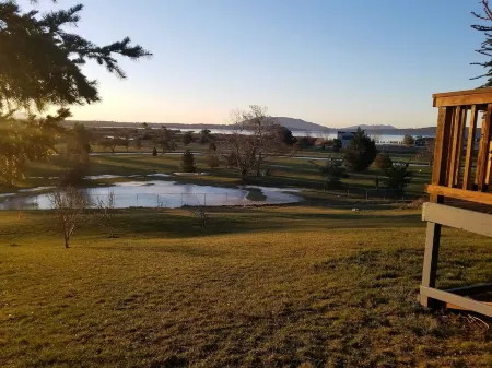 2 bdrm, Mt Baker, San Juans, WWU, Sea to Ski race,  Canada, Golf, Refineries Отели рядом с достопримечательностью «Silver Reef Casino»