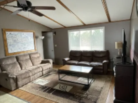 House - Direct access to Snowmobile and UTV trails Hotels in Luce County