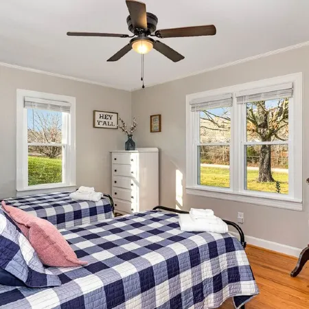 Updated Modern Farmhouse Near Downtown Dickson!