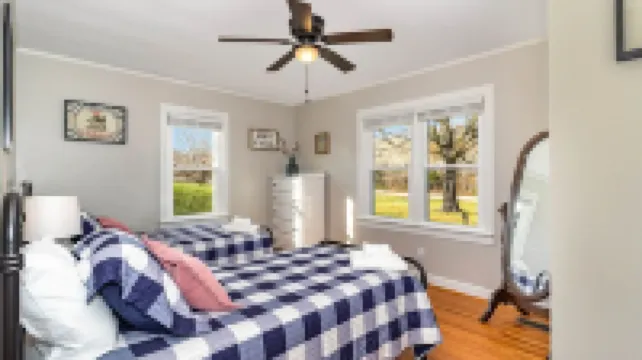 Updated Modern Farmhouse Near Downtown Dickson!