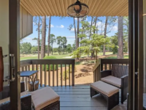 Pied-à-terre Pinehurst Golf-Front Apartment Sleeps 4 Hotels in Pinehurst