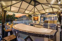 NEW! Drift Inn-Lakefront Home w/ Hot Tub, Outdoor Bar, Golf! Hotels in Lantana