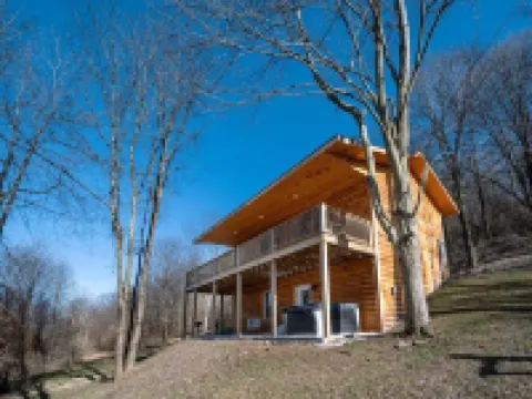 Mountain Life Hotels in McHenry