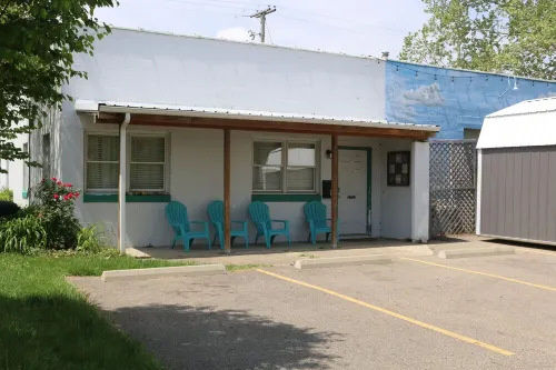 Athens City 2 bedroom, 1 bath, in town, walk to restaurants, FREE WiFi, Parking Hotels in Athens County