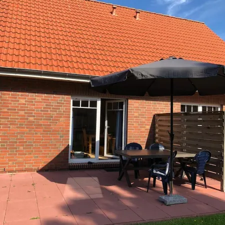 Vacation home starboard quietly located large terrace only 300m to the beach / sea