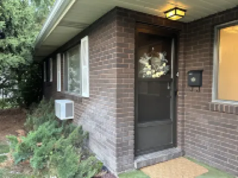 Cozy Corner at College Center of Town Sleeps 4