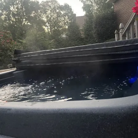 Relaxing Getaway w/ Salt Pool,HotTub,Fire Pit, Foosball. Private Luxury / HPU