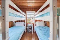 Steps to the Beach! Tradiontal beach bungalow. Hooked On a Feelin' -II Sleeps 10