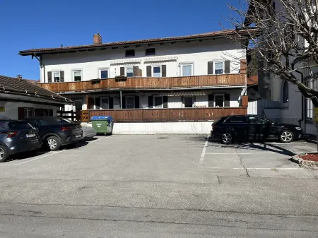 Centrally located apartment with mountain and lake views. 5 min. from the lake.