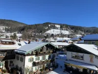 Centrally located apartment with mountain and lake views. 5 min. from the lake.