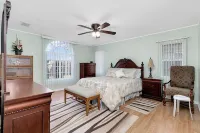 "Fountain of Youth" 2 bedroom 3 bath, bikes, BBQ