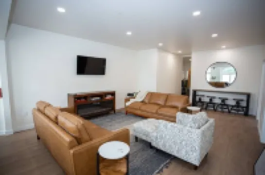 ⁂Modern Beauty⁂Park Access✔Large Groups✔Fast Wi-FI