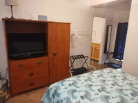 Country setting only 10 minutes to  Downtown.