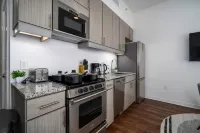 Urban Comfort: Studio Getaway w/ Private Balcony