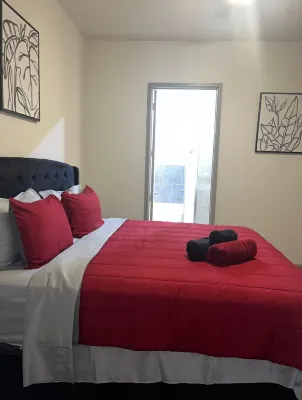 Downtown Luxury Oasis /  Parking , Amazing Pool