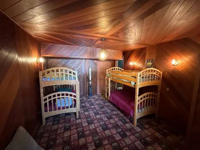 Four Seasons Townhouse - 4 bedrooms, 2.5 baths in the heart of Stowe Vermont