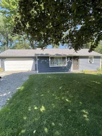 Peaceful lake retreat Отели в г. Branch County