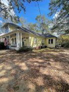 Historic 1-bedroom house with WiFi, washer and dryer.  Short walk to town.