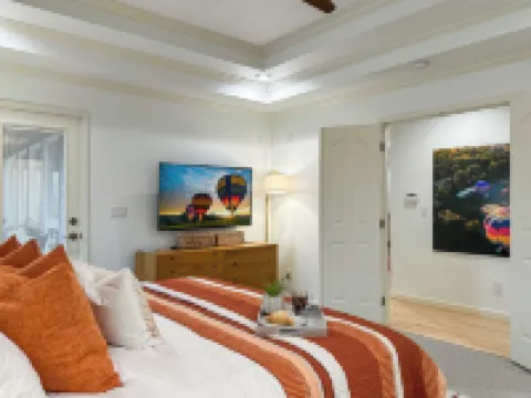 FULLY LOADED - hot tub - pool table - arcade games - 10 min from Downtown WW