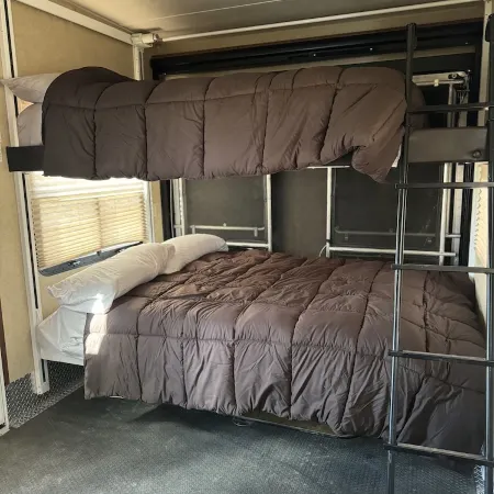 Cozy RV tucked back in a quiet property with plenty of room to relax