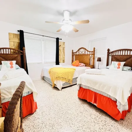 Dow Town Jensen Beach📍WALK to the SEA in 2 minute. Walk to Publix Super Markets