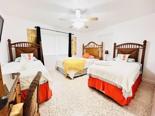 Dow Town Jensen Beach📍WALK to the SEA in 2 minute. Walk to Publix Super Markets