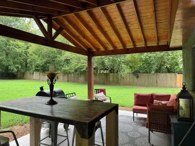 Hideaway lake house! New! So cute! - Pet friendly! Hotels near Homer B. Wilson Jr Vintage Museum