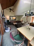 Lola’s Lodge Ski-In/Ski-Out 3 bedroom Lodge near hiking/golf