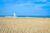 Fantastic Beach Condo, Linens Included!