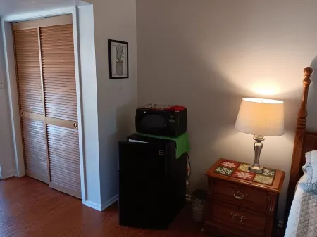 Comfy Corner, a Comfortable 2nd Floor Large One Room Condo in Fairfield Harbour.