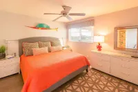 Modern JW Marriot Alternative Condo - Beach Access with Gulf Sunsets