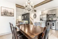 La Casa Negra - Spanish Townhome in SoBro