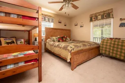 Quaint cottage in the Smoky Mountain area convenient to all the attractions Hotel in zona Seven Islands State Birding Park