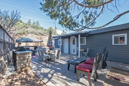 Cozy Cottage Getaway Отели в г. Пейсон