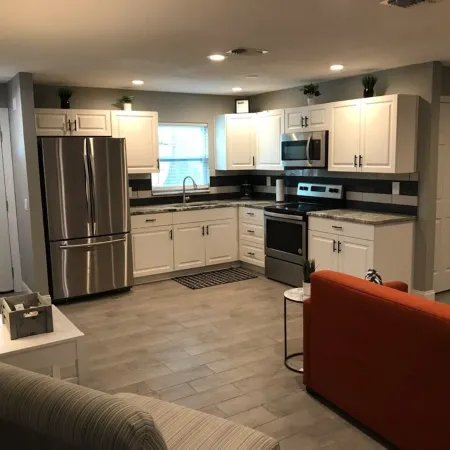 New remodeled Centrally located 2 Bedroom Home Near Everything Отели рядом с достопримечательностью «Парк аттракционов Busch Gardens»