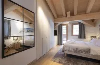 Duplex 200m², full services  , 5 bedrooms, 4 bathrooms / d, south balcony and 3 parking spaces Hotels in Montvalezan