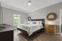 Cozy corner beach house with pool- 1 block from beach!