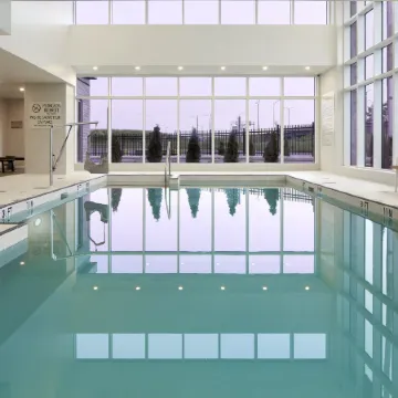 DoubleTree by Hilton Montreal Airport