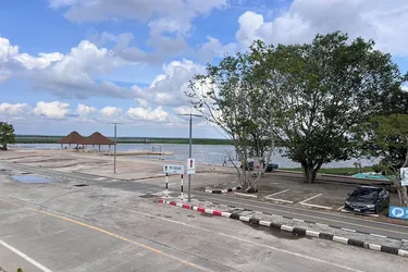 รูปภาพของล้านบัวรีสอร์ท