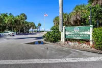 Couples Hideaway | Close to Everything | Short Walk to Beach