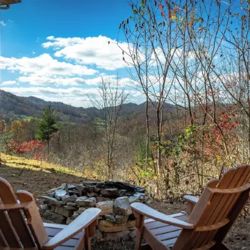Majestic Mtn & Valley Views, Hot Tub+Fire Pit, Fireplace, Grill, 30 Mins to Avl!